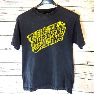 Nike Loose Fit "There Is No Finish Line" Graphic